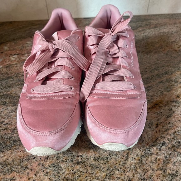 Pink Reebok - Picture 2 of 5
